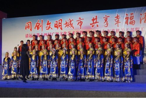 清遠(yuǎn)市第十四屆廣場(chǎng)文化藝術(shù)節(jié)經(jīng)信專(zhuān)場(chǎng)活動(dòng)圓滿舉行，市經(jīng)信局組織文化藝術(shù)交流活動(dòng)促進(jìn)行業(yè)發(fā)展